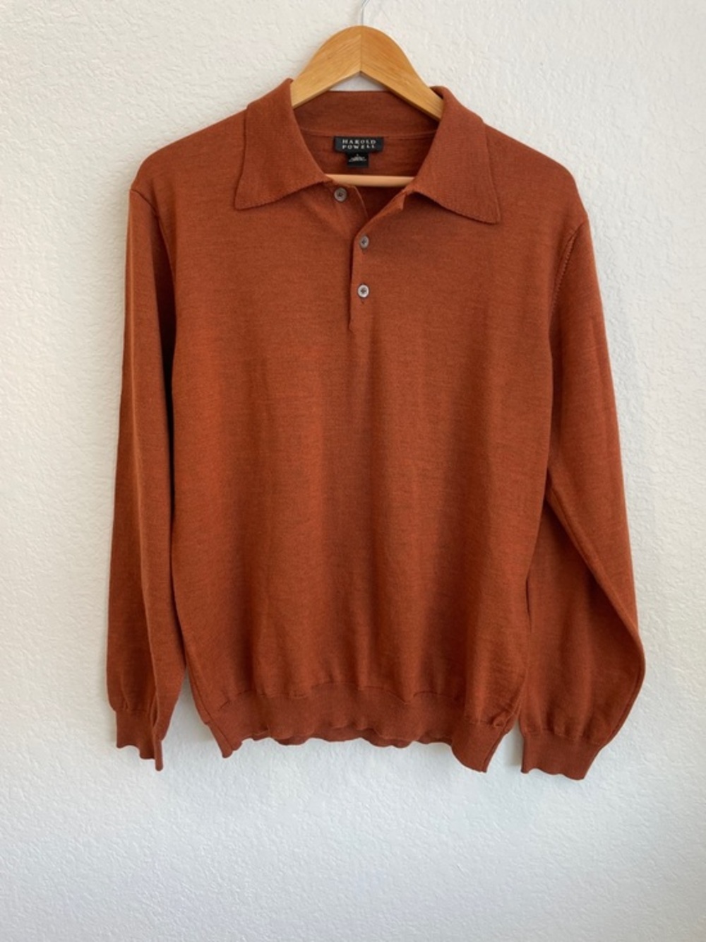 HAROLD POWELL • Men's V-Neck Long Sleeve Polo Sweater - Rust Brown • Large